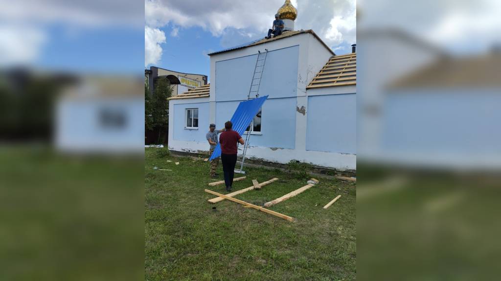 В храме брянского посёлка Погребы заменили кровлю