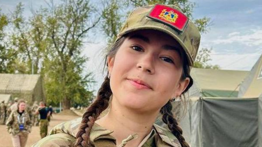 Военкор из Брянской области награждена серебряным шевроном