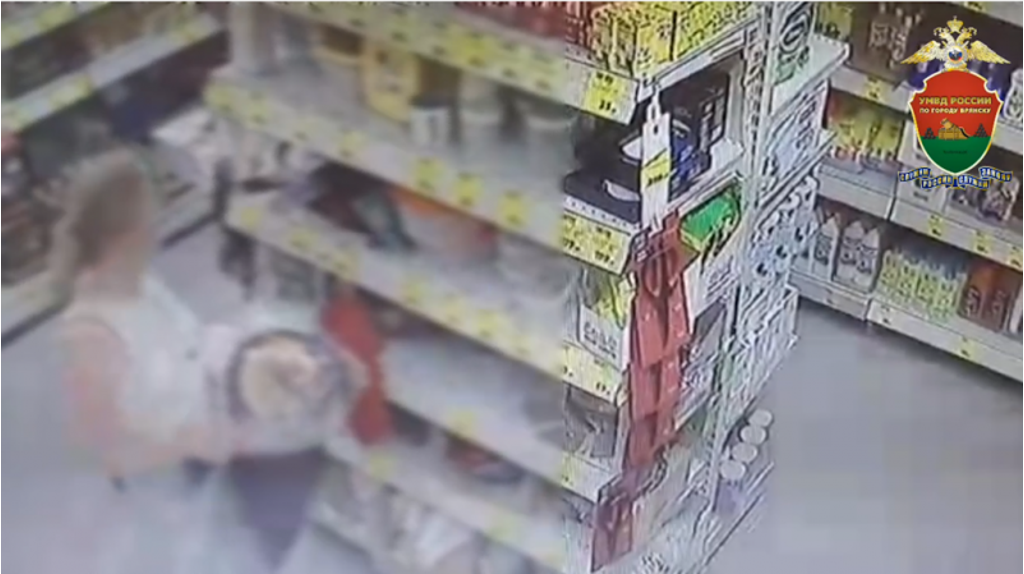 В Брянске 29-летняя воровка со стажем украла в супермаркете две сковородки