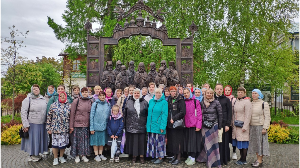 Брянские паломники посетили святыни Псковской митрополии