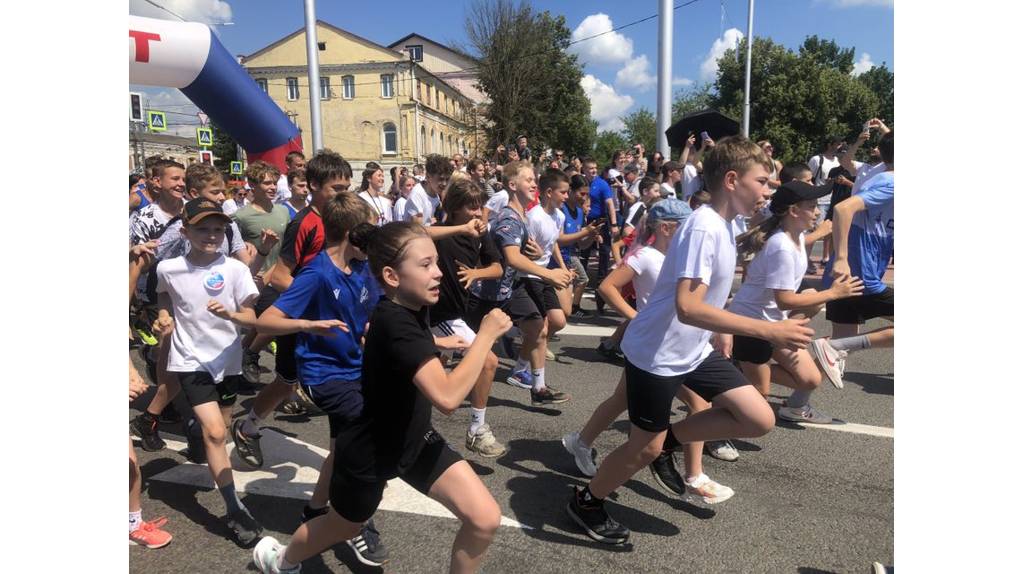 В Брянске на Славянском мосту состоялся легкоатлетический забег
