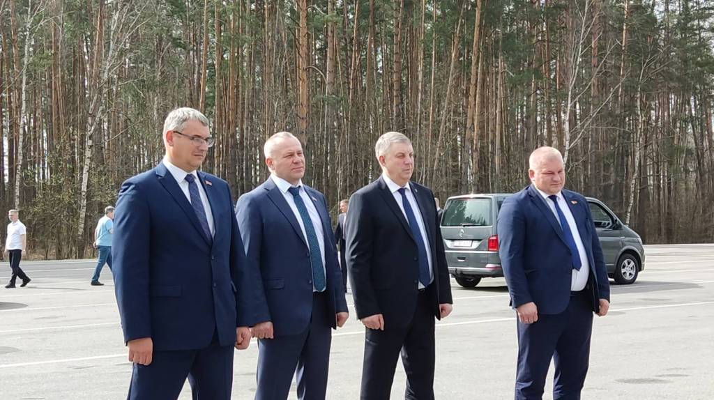 Брянский губернатор отправился в Гомель на празднование Дня единения народов России и Беларуси