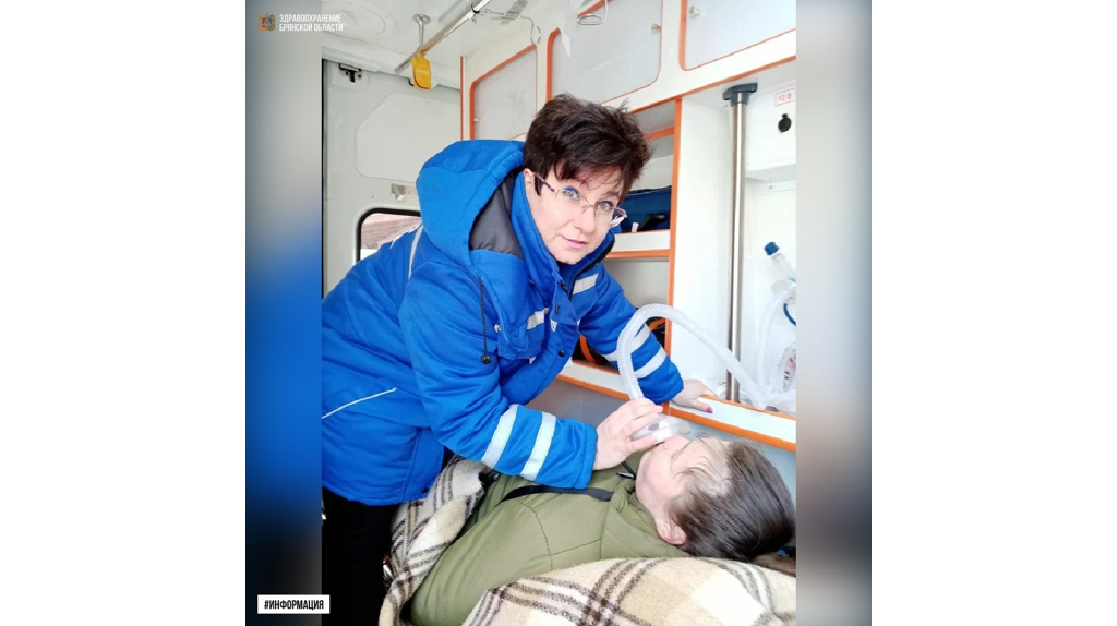 Брянский фельдшер помогла спасти раненого от дрона ВСУ строителя блиндажа  