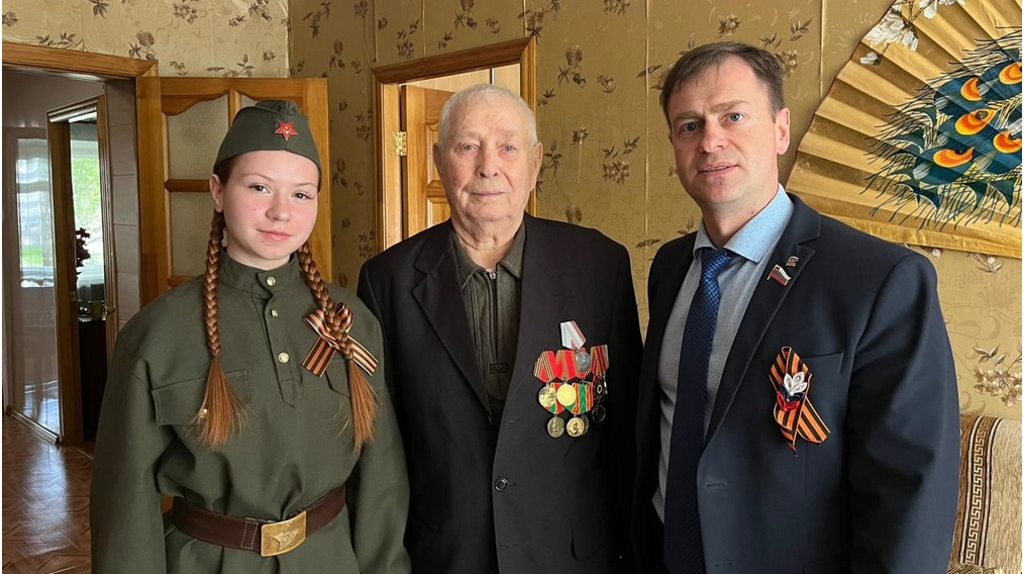 Ветераны Фокинского района Брянска принимали поздравления на дому
