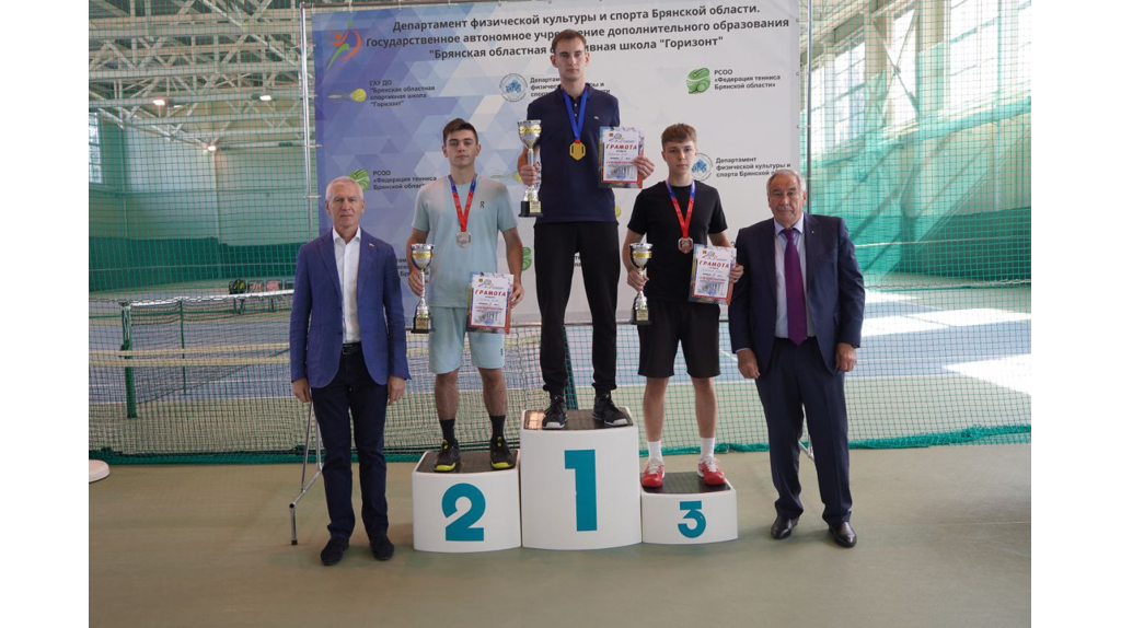Шамиль Тарпищев дал юным брянским теннисистам чемпионский наказ