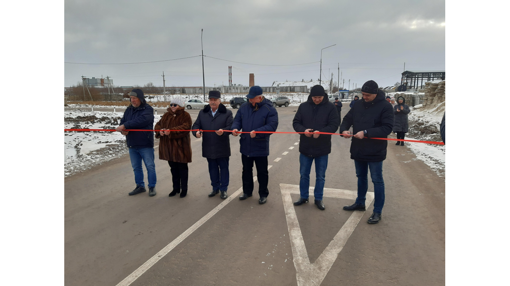 В Погарском районе торжественно открыли дорогу к картофелехранилищу