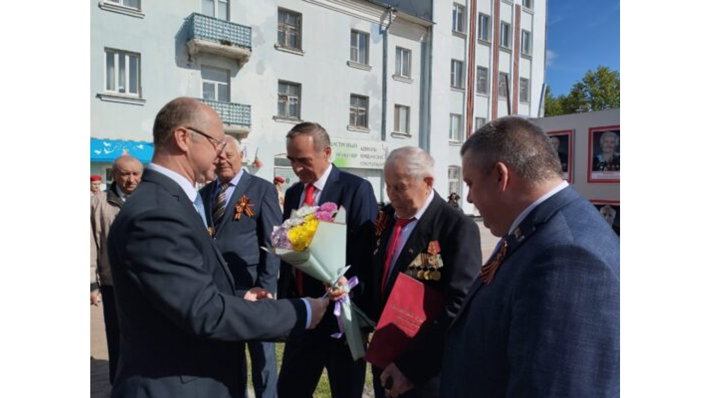 В Новозыбкове занесли новые имена на Аллею почётных граждан
