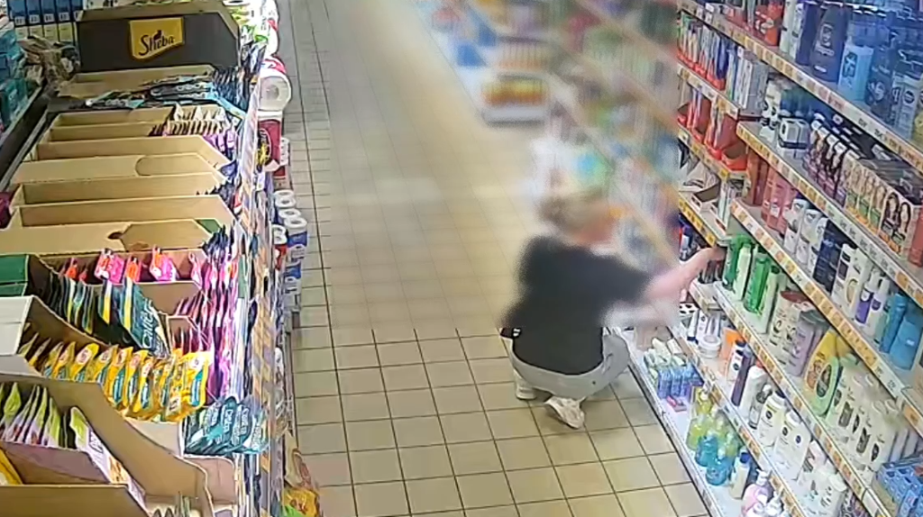 В Брянске 29-летняя уголовница попалась на двух кражах из магазина