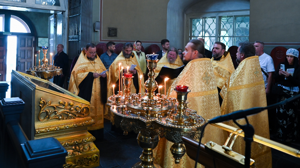 Брянские священники помолились в храме при Третьяковской галерее перед иконой Богородицы