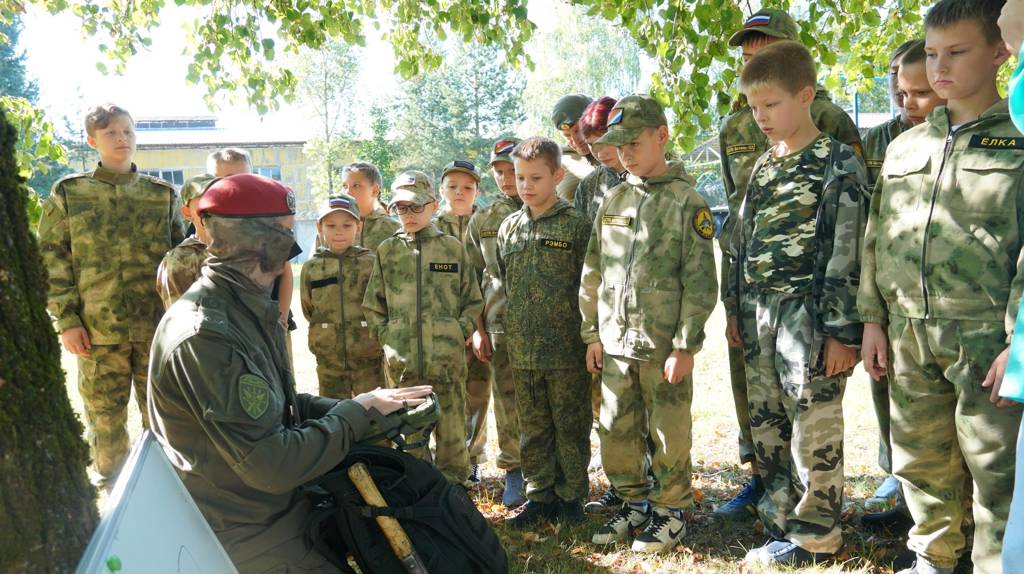 В Брянске собровцы провели занятия для воспитанников «Гвардейской смены» 