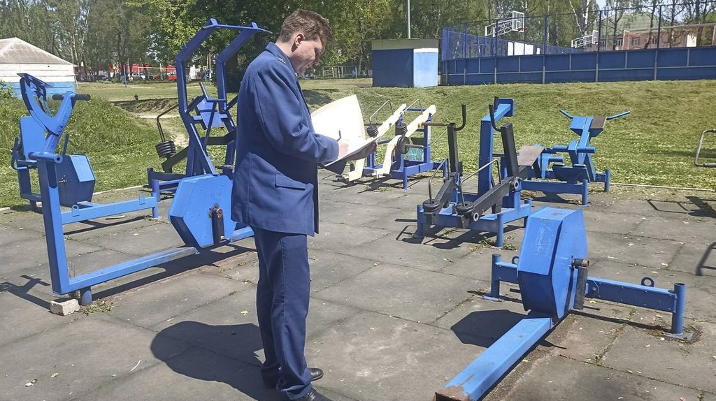 В Брасовском районе хотят взыскать 50 тысяч рублей за травму школьницы на стадионе