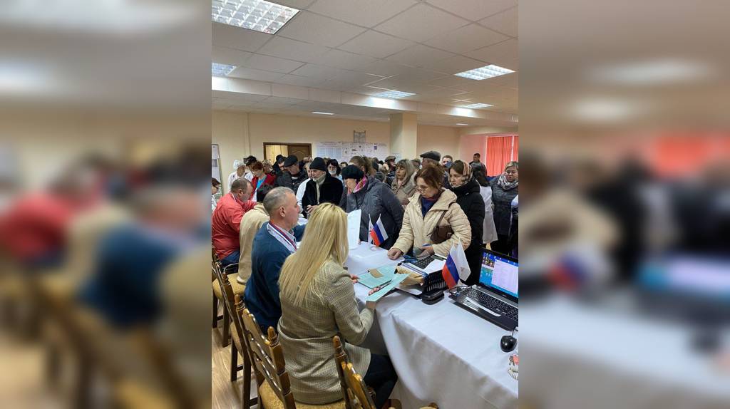 В Брянске на избирательных участках уже с открытия наблюдается высокая явка