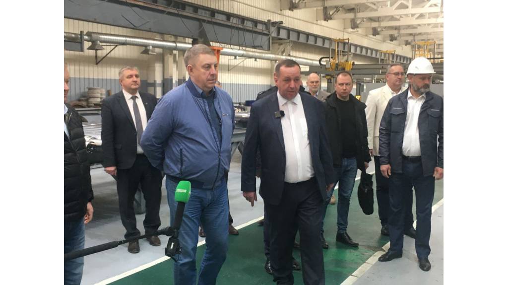 Губернатор Александр Богомаз побывал на новозыбковском заводе «НовоТехРейл»
