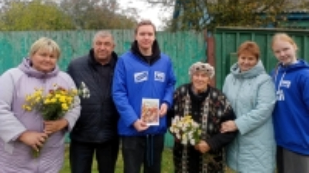 В Клинцовском районе ветеранов-педагогов поздравили с Днём учителя