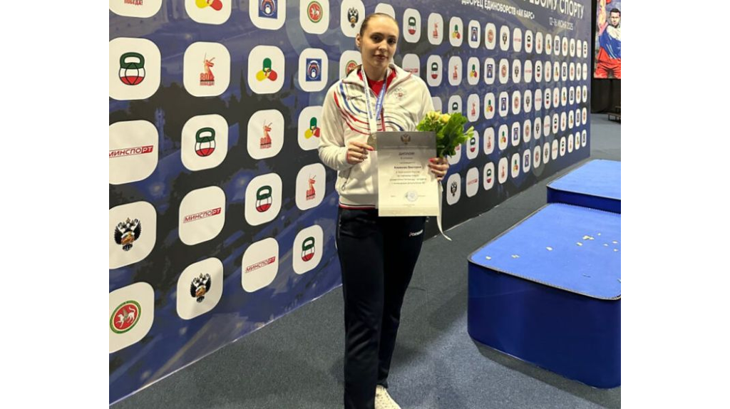 Виктория Альянова из Брянска завоевала серебро чемпионата России по гиревому спорту