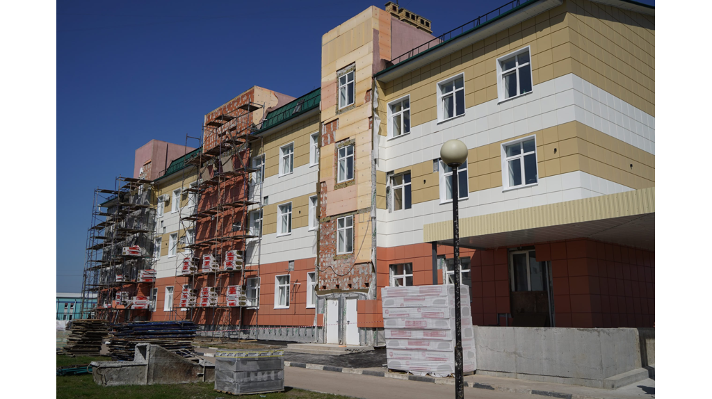 Брянский губернатор осмотрел ход капремонта поликлиники Почепской ЦРБ