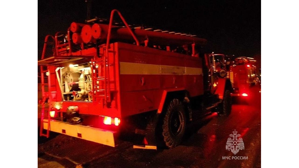 В Брянске загорелся жилой дом: есть пострадавший