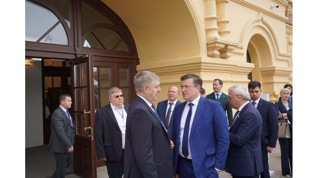 Брянский губернатор принял участие в Форуме регионов России и Беларуси в Нижнем Новгороде