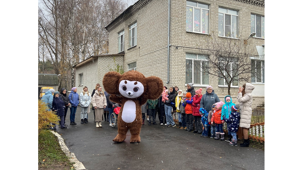 В Брянске открылась универсальная детская площадка