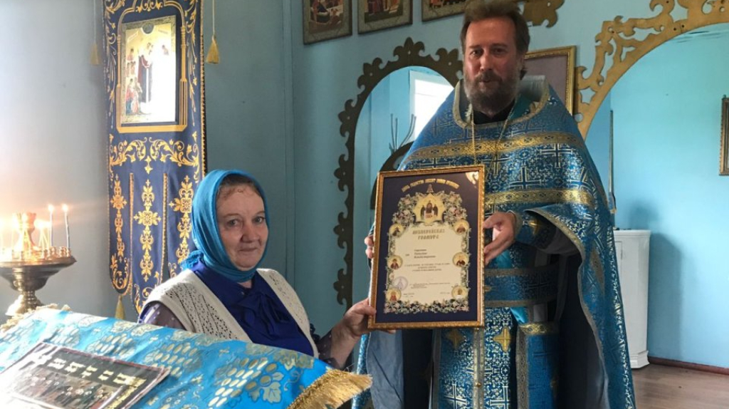 Работникам храма брянского поселка Погребы вручили Архиерейские грамоты