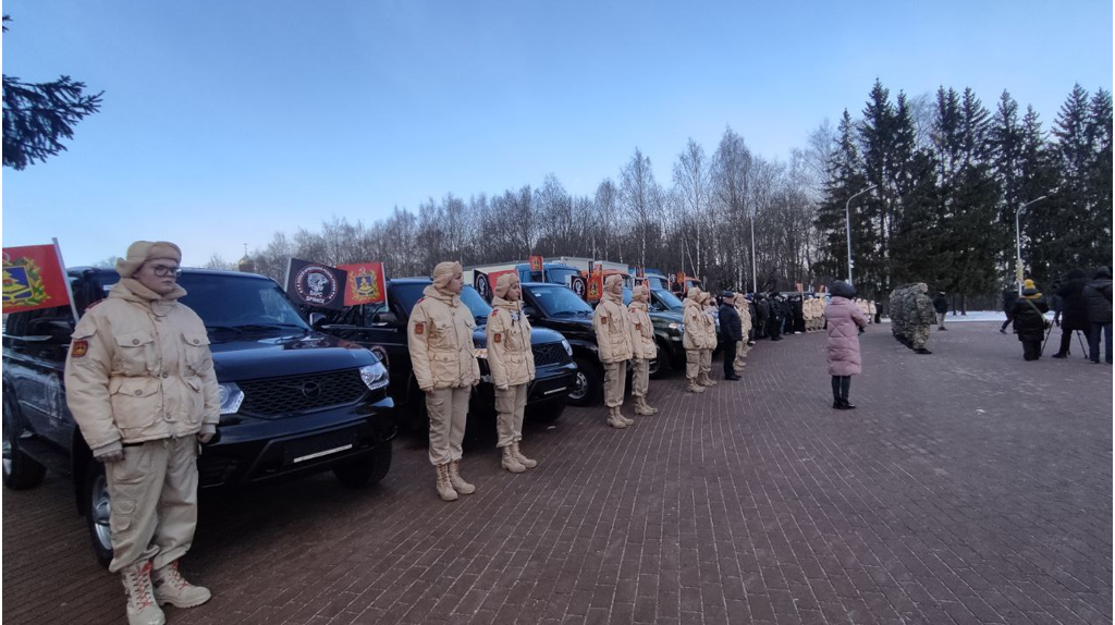 Батальону «БАРС-Брянск» торжественно вручили машины и рации