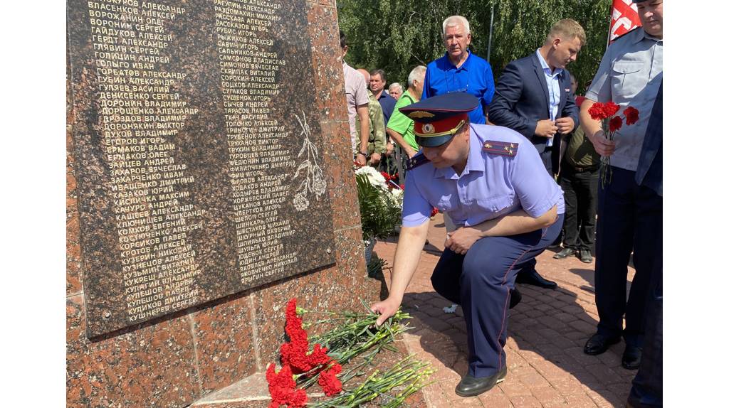 Глава брянского СУ СК Лукичев почтил память ветеранов боевых действий