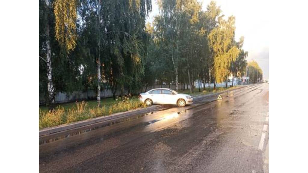 В Брянске на улице Щукина водитель Volkswagen попал в ДТП и скрылся