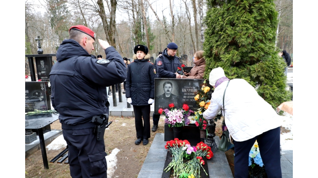 В Клинцах почтили память погибшего 25 лет назад в Чечне Валерия Шкурного