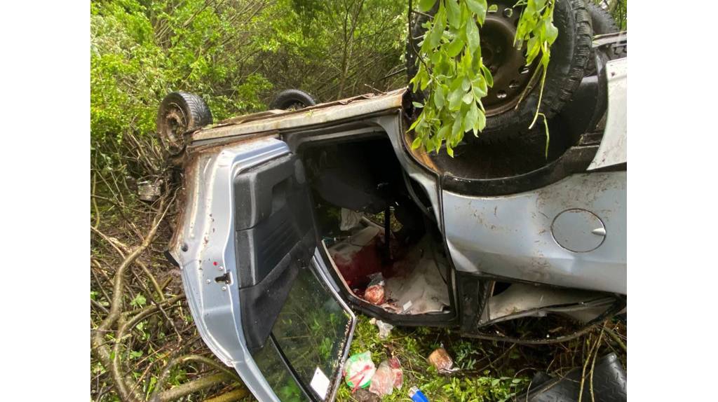 Опубликованы фото с места смертельного ДТП на брянской трассе