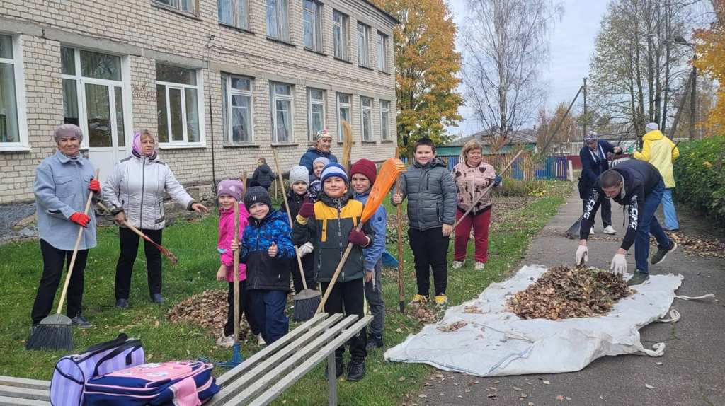 Дубровские школьники устроили субботник