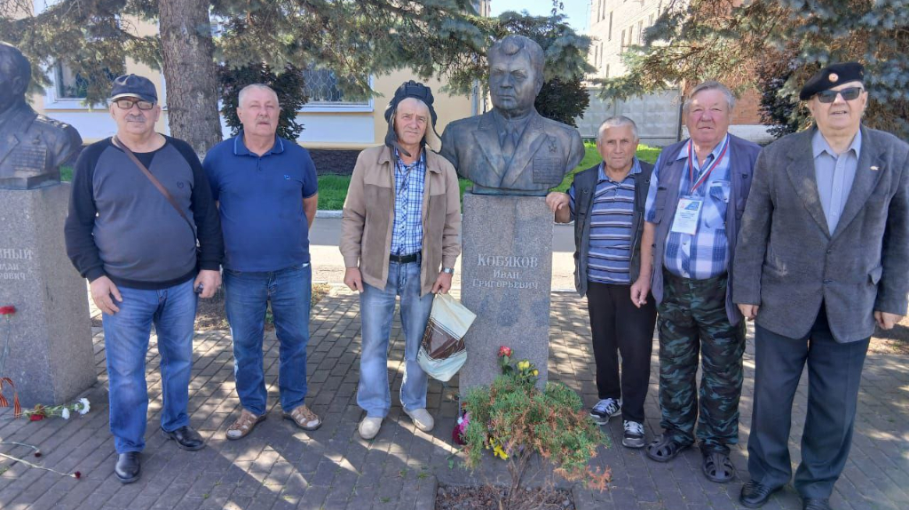 Суземские танкисты встретились в память о героях