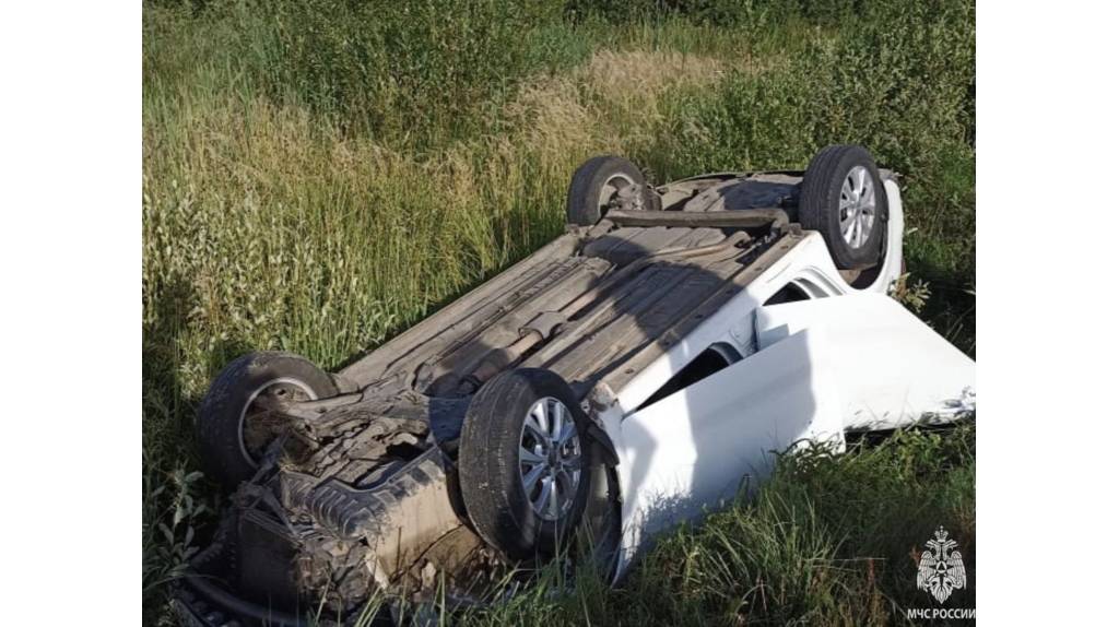 В Гордеевке перевернулась легковушка, потребовалась помощь МЧС