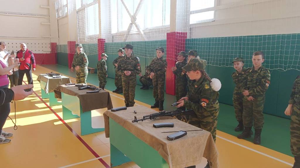В брянском поселке Выгоничи в ФОК «Юность» провели военно-спортивную эстафету