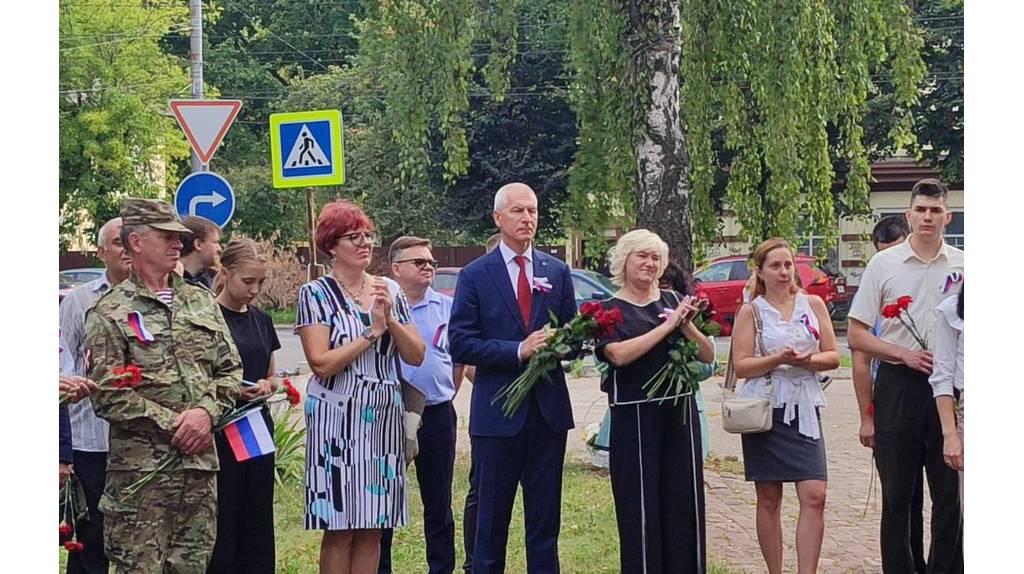 В Брянске почтили память Героя Советского Союза Дмитрия Медведева