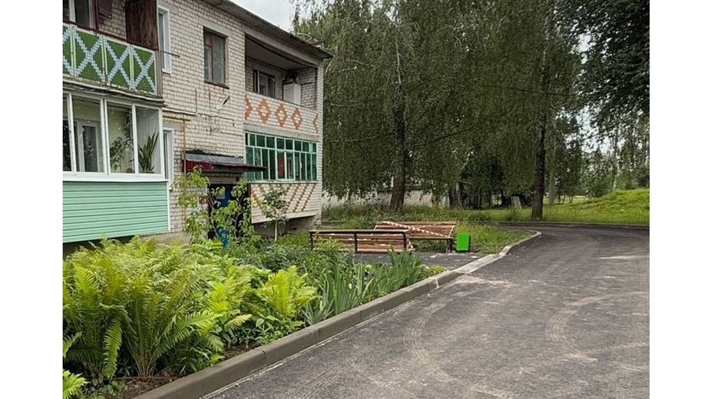 В Почепе по нацпроекту благоустроили три двора