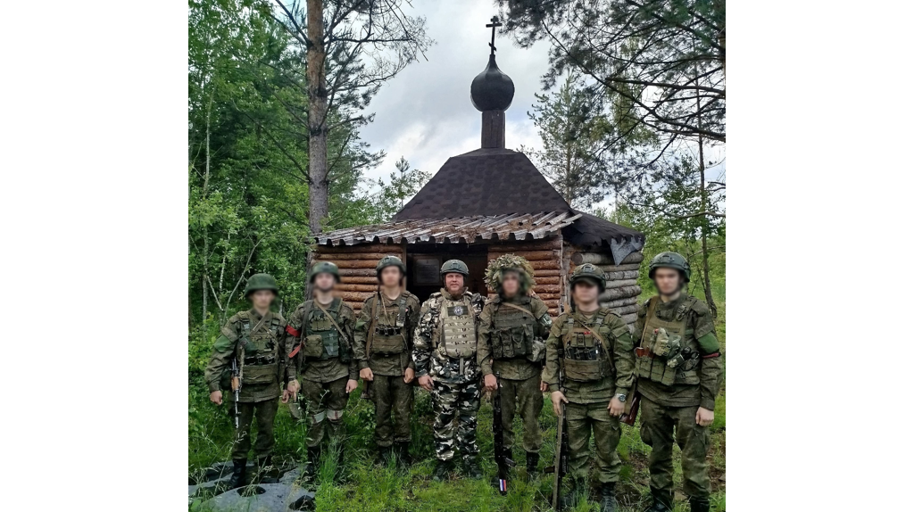 Брянский священник передал гуманитарный груз бойцам в приграничье