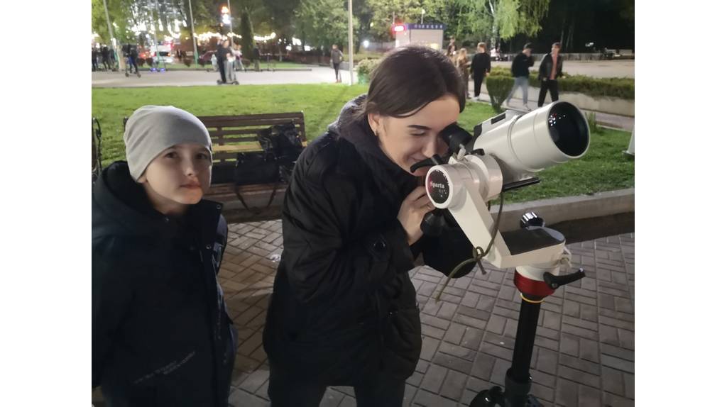 В Брянске «тротуарные астрономы» понаблюдали за лунными морями