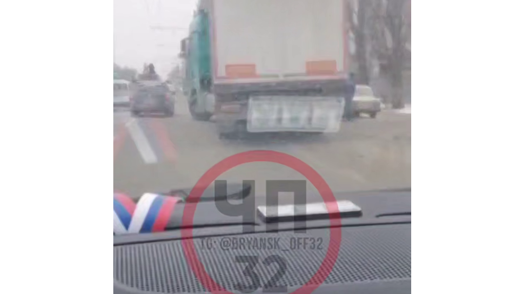 В Брянске на проспекте Московском произошло массовое ДТП с фурой