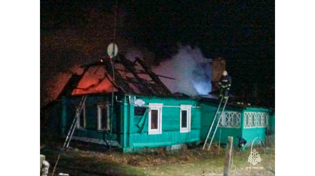 Ночью в Сеще горел жилой дом
