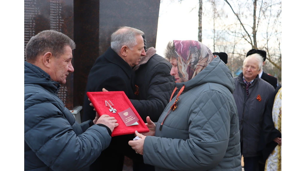 В Стародубском округе Брянской области открыли памятник воинам-освободителям