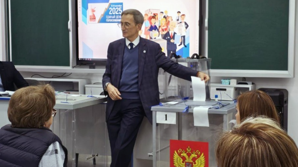 Член ЦИК Левичев посетил практические занятия председателей участковых комиссии в Брянске