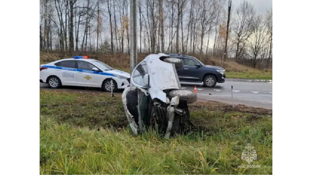 Под Брянском в ДТП попали две легковушки – потребовалась помощь спасателей