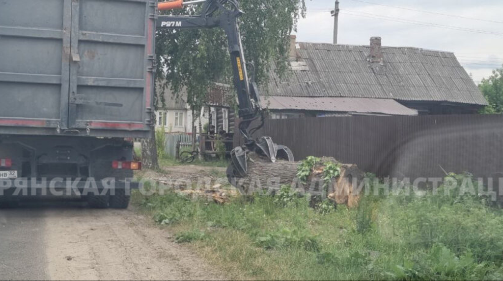 Брянцы пожаловались на разбитые улицы в Радице-Крыловке – власти отреагировали