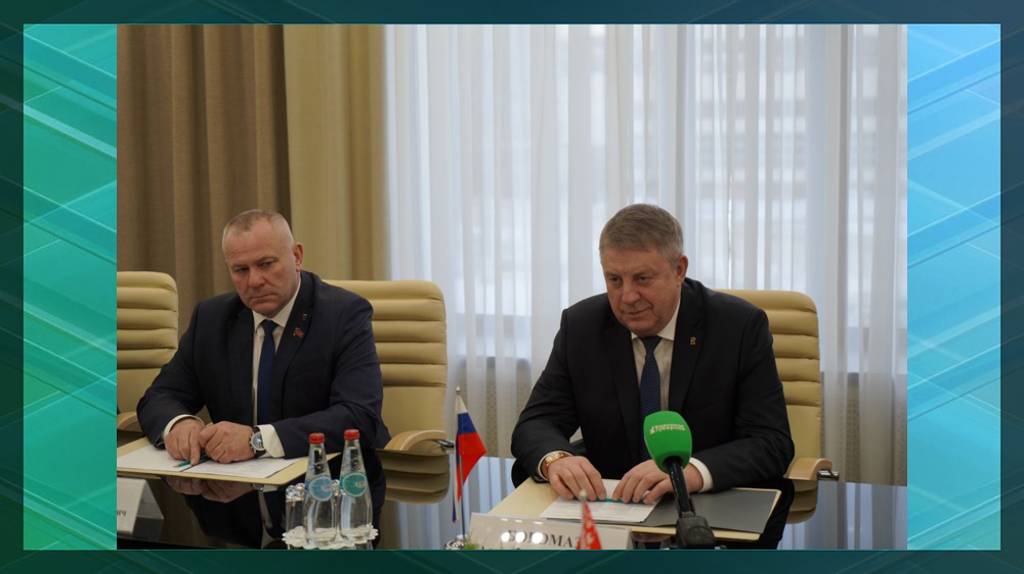 Брянский губернатор отправился с рабочей поездкой в Гомельскую область Беларуси