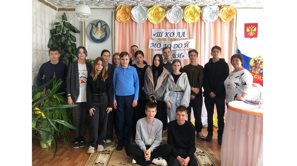 Отец в жизни ребенка: в Красной Горе состоялось занятие в Школе молодой семьи