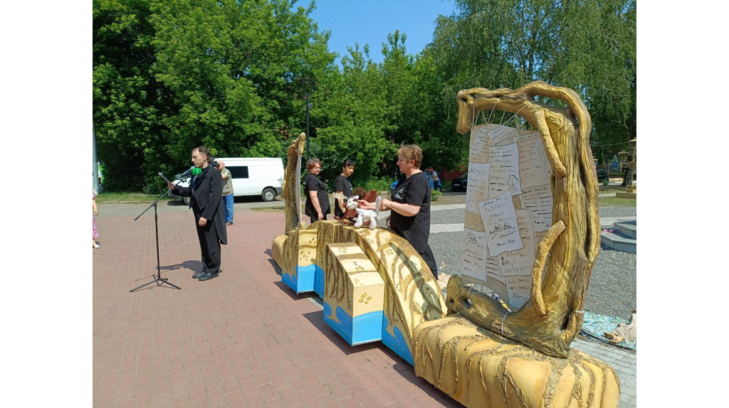 В Володарском районе Брянска возложили цветы к памятнику Александра Пушкина