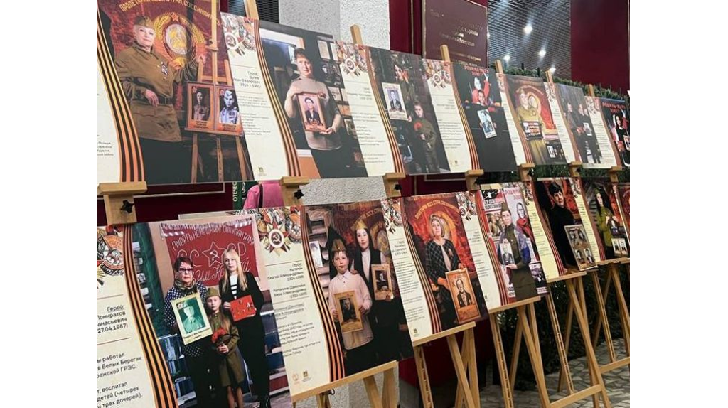 В Брянске открылась фотовыставка патриотического проекта «Китель Победы»