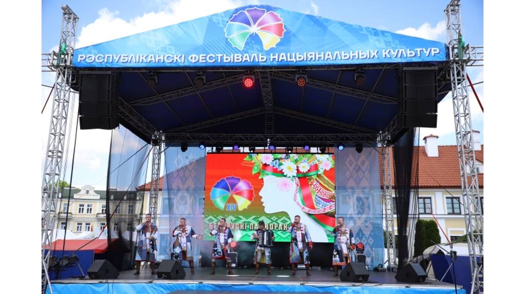 Брянский ансамбль «Ватага» выступил на XIV фестивале национальных культур