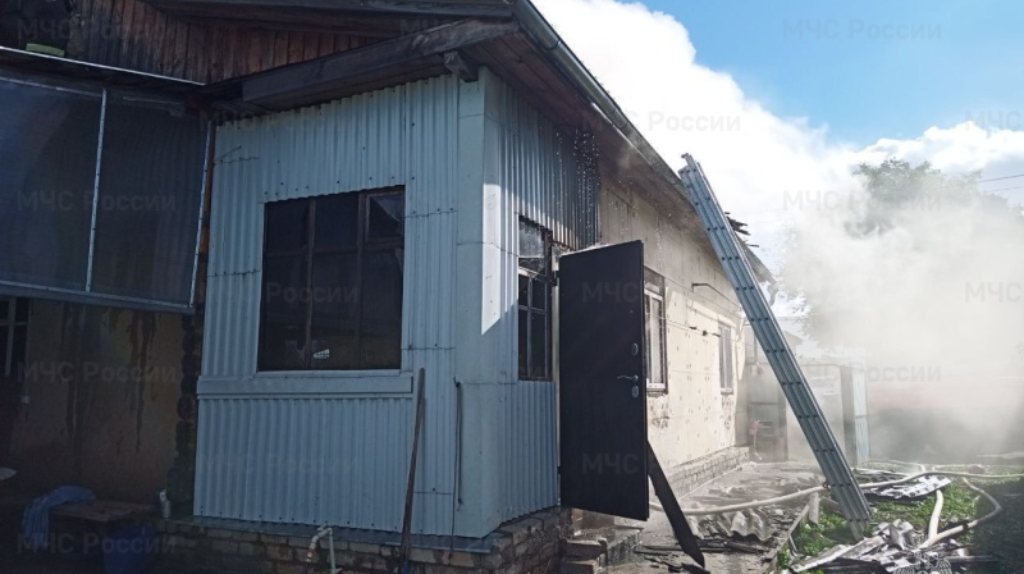 Пожар в Севске уничтожил жилой дом на улице Свердлова