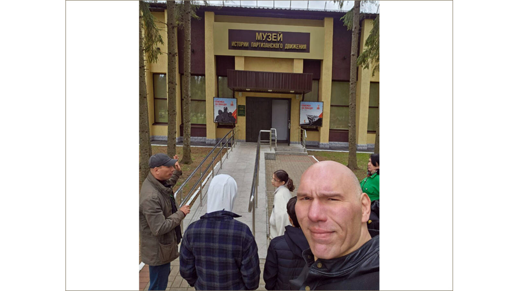 Брянский депутат Николай Валуев посетил со своей семьей 